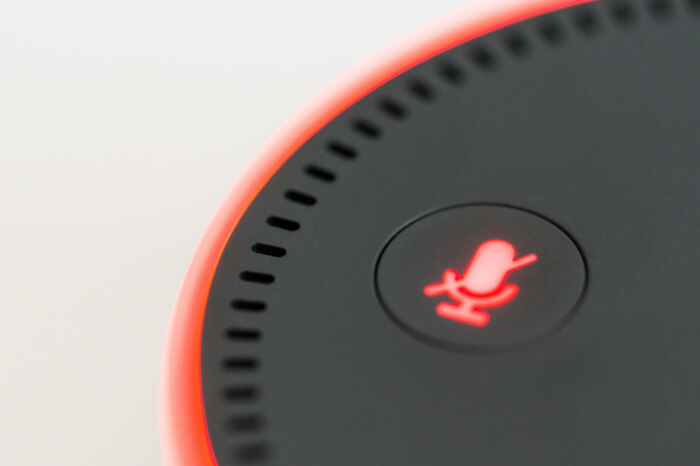 Amazon Echo mit rotem Licht