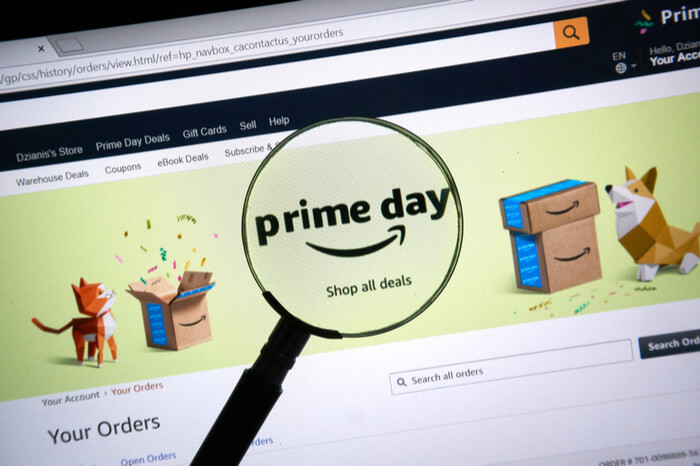 Auf Desktopbildschirm ist die Amazon Prime Day Seite zu sehen