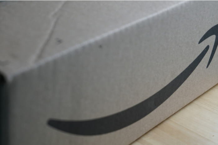 Amazon-Paket - dunkle Aufnahme