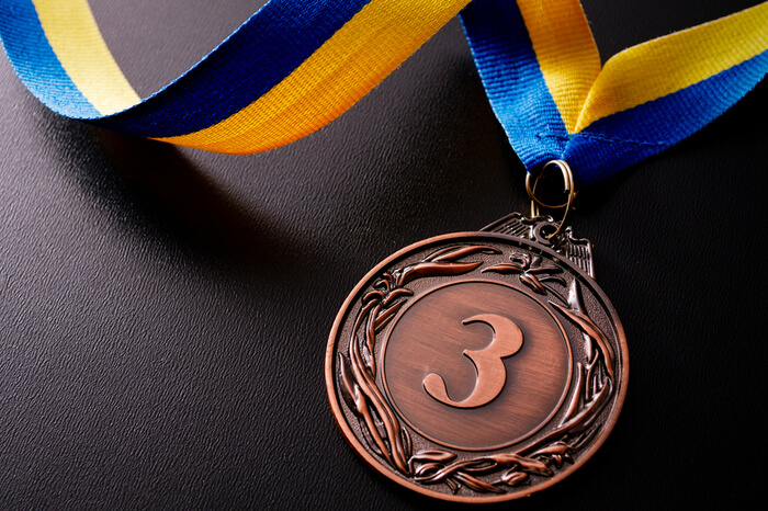 Bronze-Medaille auf dunklem Grund
