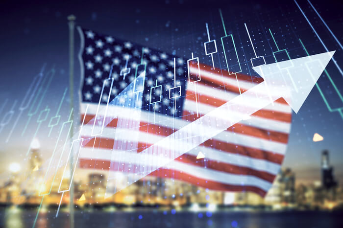US-Flagge mit Graphen und städtischer Skyline