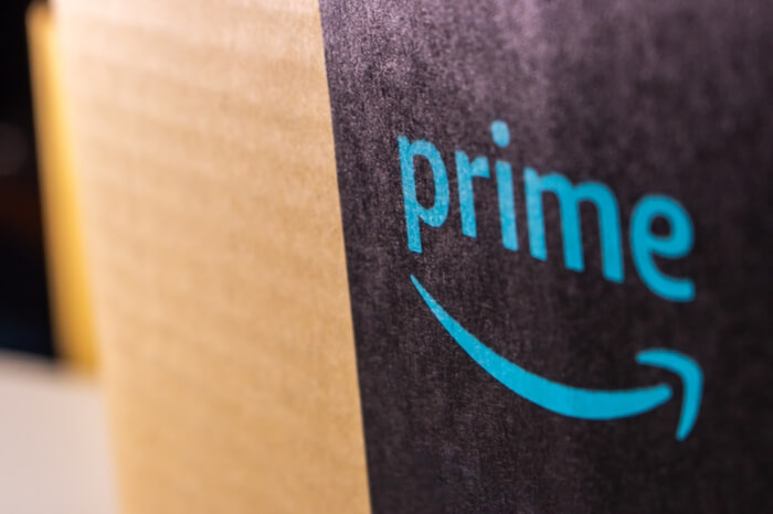 Amazon Prime-Logo auf einem Paket