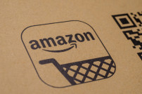 Amazon-Logo auf einem Karton