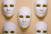 Weiße Masken: Betrug und Fälschungen