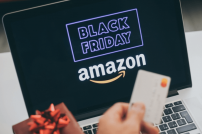 Black Friday und Amazon-Schriftzug auf einem Laptop